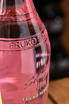 Fruko Schulz Lychee - ликер Фруко Шульц Личи 0.7 л