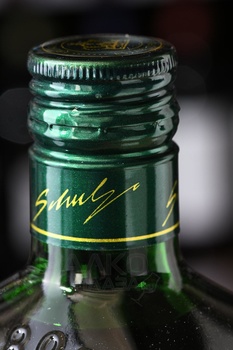 Fruko Shulz Bitter - настойка горькая Фруко Шульц Биттер 0.7 л