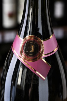 Вино игристое Инкерман полусладкое розовое 0.75 л