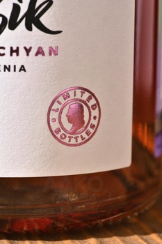 Вино Фрунзик 0.75 л розовое сухое