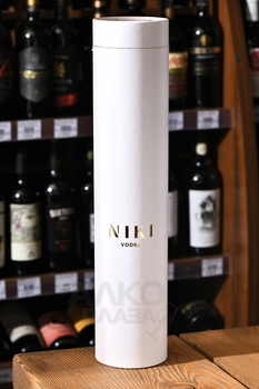 Водка Ники Пьюр 0.7 л в тубе