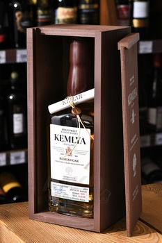 Kemlya Russian Oak - виски Кемля Рашен Оук 0.7 л в д/у