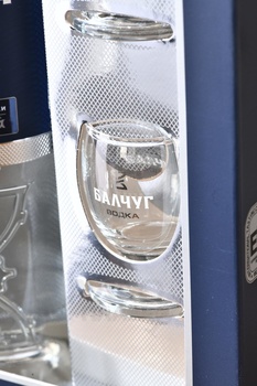 Водка Балчуг 21 век 0.7 л в п/у + 2 стопки