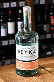 Reyka Small Batch - водка Рейка Смолл Батч 0.75 л