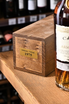 Monluc Armagnac 1975 - арманьяк Монлюк 1975 года 0.7 л