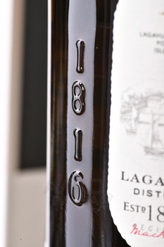 Lagavulin 10 Years Old - виски Лагавулин 10 лет 0.7 л в п/у