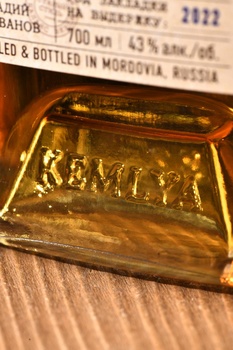 Kemlya Russian Rye - виски зерновой Кемля Рашен Рай 0.7 л