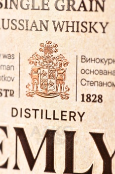 Kemlya Russian Rye - виски зерновой Кемля Рашен Рай 0.7 л