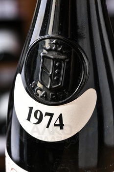 Scarpa Barbaresco Podere Barberis - вино Барбареско Подере Барберис Скарпа 1974 год 0.75 л красное сухое