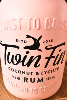 Twin Fin Coconut & Lychee Rum - Твин Фин Кокос и Личи Ром 0.7 л