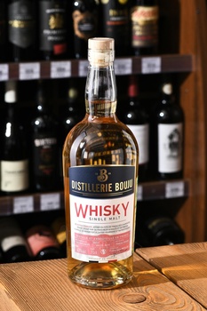 Distillerie Bouju Pineau Rouge - виски Дистиллери Бужу Пино Руж 0.7 л