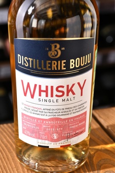Distillerie Bouju Pineau Rouge - виски Дистиллери Бужу Пино Руж 0.7 л