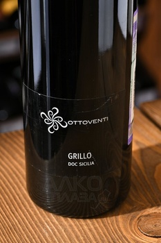 Grillo Punto 8 - вино Грилло Пунто 8 0.75 л белое сухое