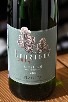 Planeta Eruzione 1614 Riesling Terre Siciliane - вино Планета Эруционе 1614 Рислинг Терре Сичилиане 0.75 л белое сухое