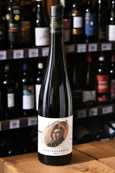 Tiefenbrunner Feldmarschall Muller Thurgau - вино Тифенбруннер Фельдмаршал Мюллер Тургау 0.75 л белое сухое