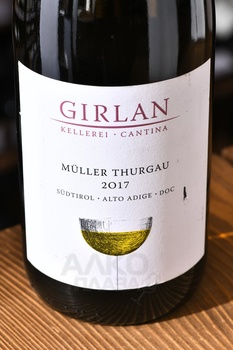 Girlan Muller Thurgau Sudtirol Alto Adige DOC - вино Гирлан Мюллер Тургау 0.75 л белое сухое