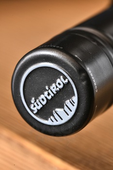 Tiefenbrunner Turmhof Chardonnay - вино Тифенбруннер Турмхоф Шардонне 0.75 л белое сухое