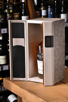 Midleton Very Rare Vintage Release - виски Мидлтон Вери Рар Винтаж Релиз 2024 год 0.7 л в п/у
