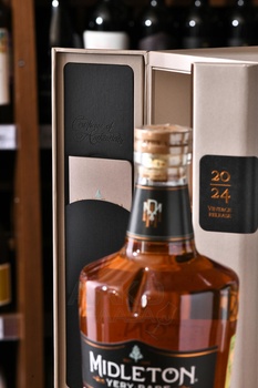Midleton Very Rare Vintage Release - виски Мидлтон Вери Рар Винтаж Релиз 2024 год 0.7 л в п/у