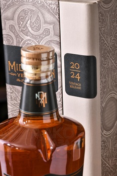 Midleton Very Rare Vintage Release - виски Мидлтон Вери Рар Винтаж Релиз 2024 год 0.7 л в п/у