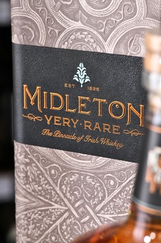 Midleton Very Rare Vintage Release - виски Мидлтон Вери Рар Винтаж Релиз 2024 год 0.7 л в п/у