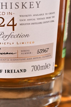 Midleton Very Rare Vintage Release - виски Мидлтон Вери Рар Винтаж Релиз 2024 год 0.7 л в п/у