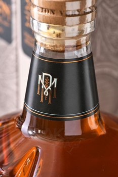 Midleton Very Rare Vintage Release - виски Мидлтон Вери Рар Винтаж Релиз 2024 год 0.7 л в п/у