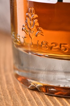 Midleton Very Rare Vintage Release - виски Мидлтон Вери Рар Винтаж Релиз 2024 год 0.7 л в п/у