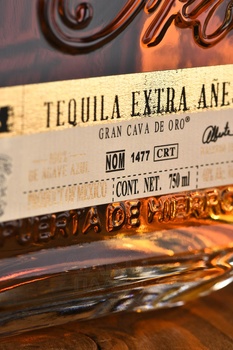 Gran Cava De Oro Extra Anejo - текила Гран Кава Де Оро Экстра Аньехо 0.75 л