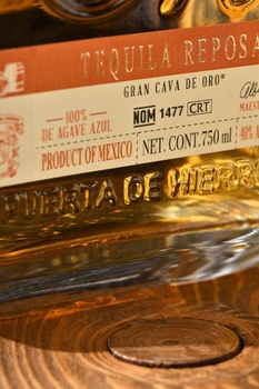 Gran Cava De Oro Reposado - текила Гран Кава Де Оро Репосадо 0.75 л