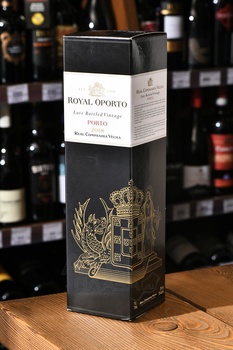 Royal Oporto LBV Gift Box - портвейн Роял Опорту ЛБВ 2013 0.75 л в п/у