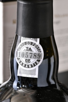 Royal Oporto LBV Gift Box - портвейн Роял Опорту ЛБВ 2013 0.75 л в п/у