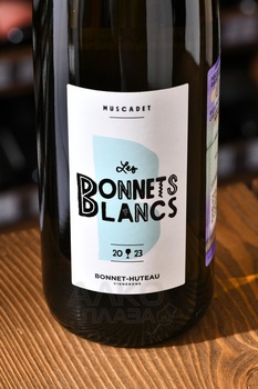Les Bonnets Blanc Muscadet Sevre et Maine sur Lie - вино Ле Бонне Блан Мюскаде Севр э Мен сюр Ли 2023 год 0.75 л белое сухое