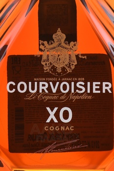 Courvoisier XO gift box - коньяк Курвуазье ИКСО 0.7 л п/у