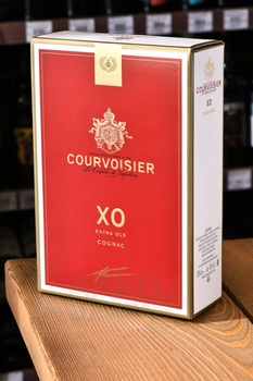 Courvoisier XO gift box - коньяк Курвуазье ИКСО 0.7 л п/у