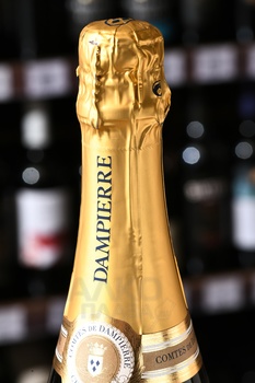 Comt Audoin de Dampierre Grande Cuvee gift box - шампанское Комт Одуан де Дампьер Гран Кюве 0.75 л в п/у