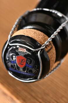 Вино игристое Звягинцев Цитронный Магарача 0.75 л белое экстра брют