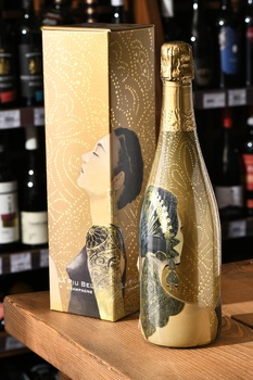 Champagne La Piu Belle - шампанское Шампань Ля Пью Белль 0.75 л белое брют в п/у