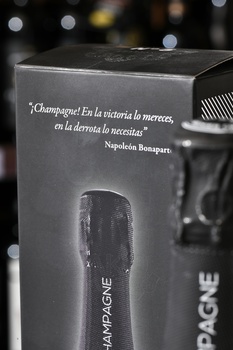 Moses Champagne Blanc de Blancs Premier Cru Millesime - шампанское Мозес Шампань Блан де Блан Премьер Крю Миллезим 2018 год 0.75 л белое экстра брют в п/у