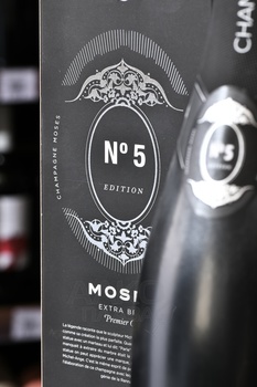 Moses Champagne Blanc de Blancs Premier Cru Millesime - шампанское Мозес Шампань Блан де Блан Премьер Крю Миллезим 2018 год 0.75 л белое экстра брют в п/у