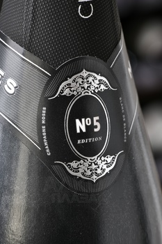 Moses Champagne Blanc de Blancs Premier Cru Millesime - шампанское Мозес Шампань Блан де Блан Премьер Крю Миллезим 2018 год 0.75 л белое экстра брют в п/у