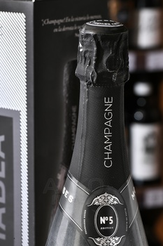 Moses Champagne Blanc de Blancs Premier Cru Millesime - шампанское Мозес Шампань Блан де Блан Премьер Крю Миллезим 2018 год 0.75 л белое экстра брют в п/у