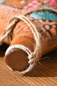 Вино Алазанская Долина Джорджиа Кантри Вайнс 1 л красное полусладкое в глиняном кувшине