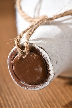 Вино Саперави Джорджиа Кантри Вайнс 0.75 л красное сухое в глиняном кувшине