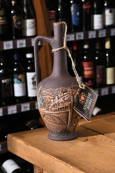 Вино Алазанская Долина Джорджиа Кантри Вайнс 0.75 л красное полусладкое в глиняном кувшине