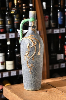 Вино Джорджиа Кантри Вайнс Хванчкара 1 л красное полусладкое в керамическом кувшине