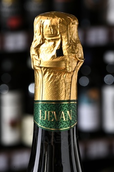 Игристое вино Иджеван Кангун Лалвари 0.75 л белое полусухое