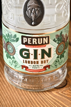 Perun London Dry - джин Перун Лондон Драй 0.7 л