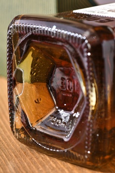 Bushmills Cask Reserve 21 Years Old - виски Бушмилз Каск Резерв 21 год 0.7 л в п/у