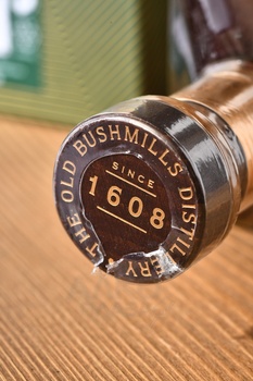 Bushmills Cask Reserve 21 Years Old - виски Бушмилз Каск Резерв 21 год 0.7 л в п/у